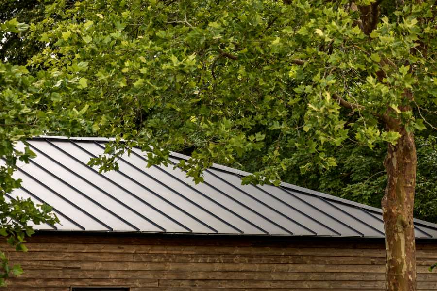 Wohnangebot mit besonderem Fokus auf Nachhaltigkeit mit Stahldächern, Kirke Værløsevej 52, 3500 Værløse, Dänemark